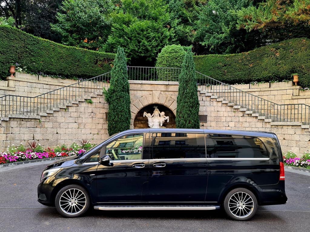 Mercedes V class - high-end transfer car to book online now