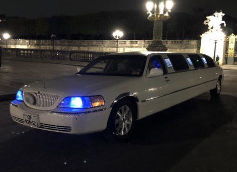 Lincoln Limousine - luxury vehicle for premium airport transfer